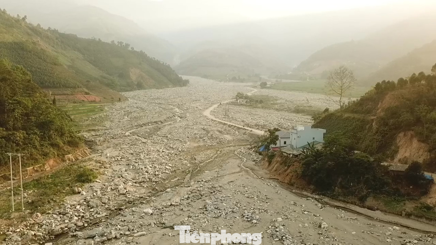 Sau trận mưa lũ do hoàn lưu bão số 3, tháng 9/2024 (bão Yagi) gây ra, cánh đồng lúa lớn nhất của xã Trịnh Tường trong thung lũng Nà Lặc với diện tích hơn 100 ha đất nông nghiệp bị san phẳng.