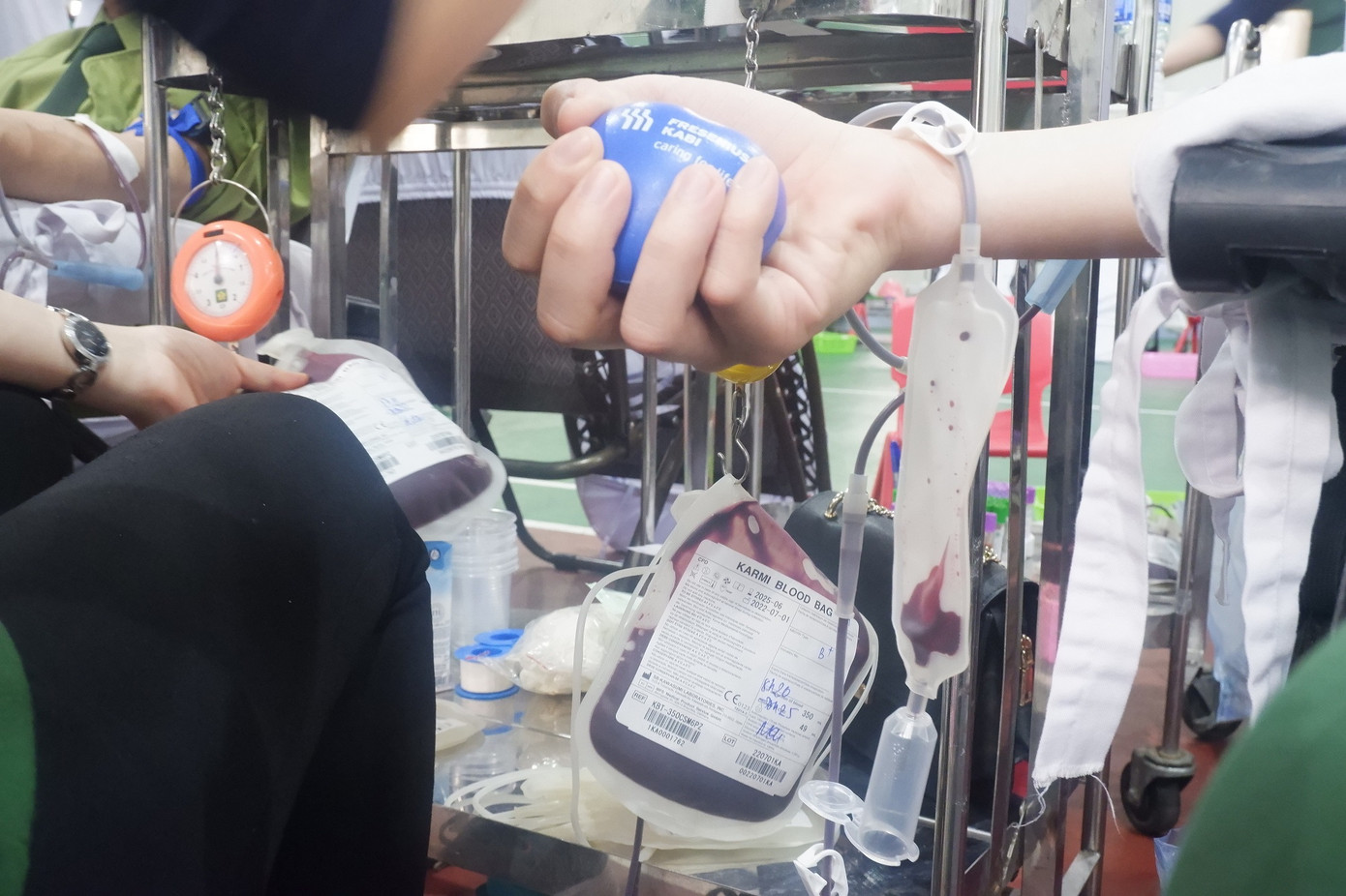 “Chúng ta hãy chia sẻ những giọt máu của mình để cứu sống những bệnh nhân đang ở ranh giới giữa sự sống và cái chết. Một hành động nhỏ nhưng sẽ làm thay đổi cả cuộc đời con người, hãy phát huy vai trò xung kích, tình nguyện, sống có trách nhiệm vì cộng đồng xã hội”, học viên Lê Văn Thành Đạt kêu gọi giới trẻ.