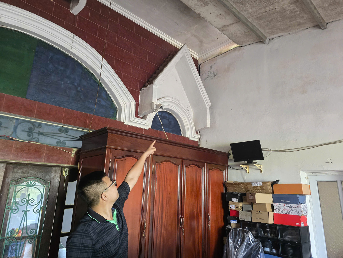 Một số căn nhà bị nứt, hỏng hóc sau quá trình thi công