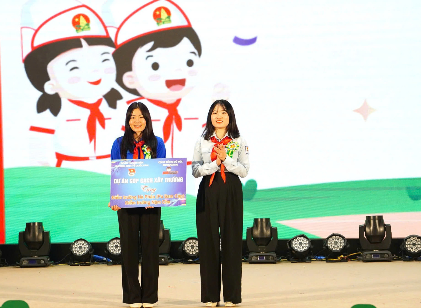 Hội đồng Đội tỉnh đã vận động kêu gọi các đơn vị trao tặng các công trình măng non. Dự án góp gạch xây trường do Đoàn Đại học kinh tế quốc dân và cộng đồng bộ tộc Mixi trao tặng 04 (điểm trường) tại - điểm Dào San; Huổi Luông (Phong Thổ); Pu Sam Cáp, Nậm Cha (Sìn Hồ). Hội đồng Đội tỉnh đã vận động kêu gọi các đơn vị trao tặng các công trình măng non. Dự án góp gạch xây trường do Đoàn Đại học kinh tế quốc dân và cộng đồng bộ tộc Mixi trao tặng 04 (điểm trường) tại - điểm Dào San; Huổi Luông (Phong Thổ); Pu Sam Cáp, Nậm Cha (Sìn Hồ).