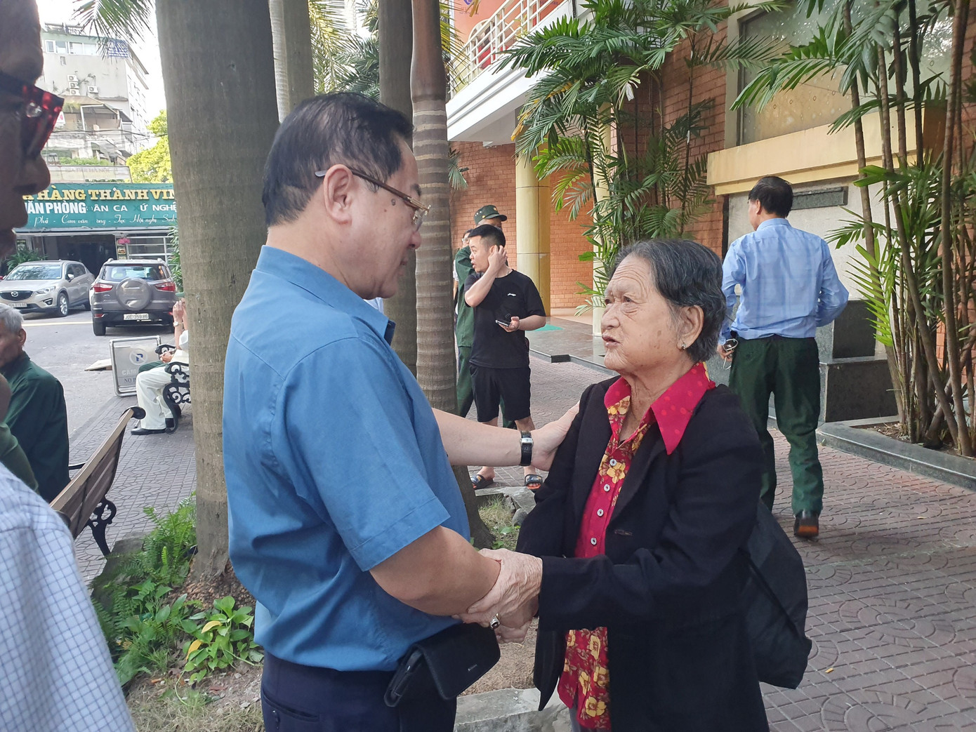 Nhiều đại biểu bịn rịn bày tỏ mong muốn sẽ được tham dự các chương trình tiếp theo...