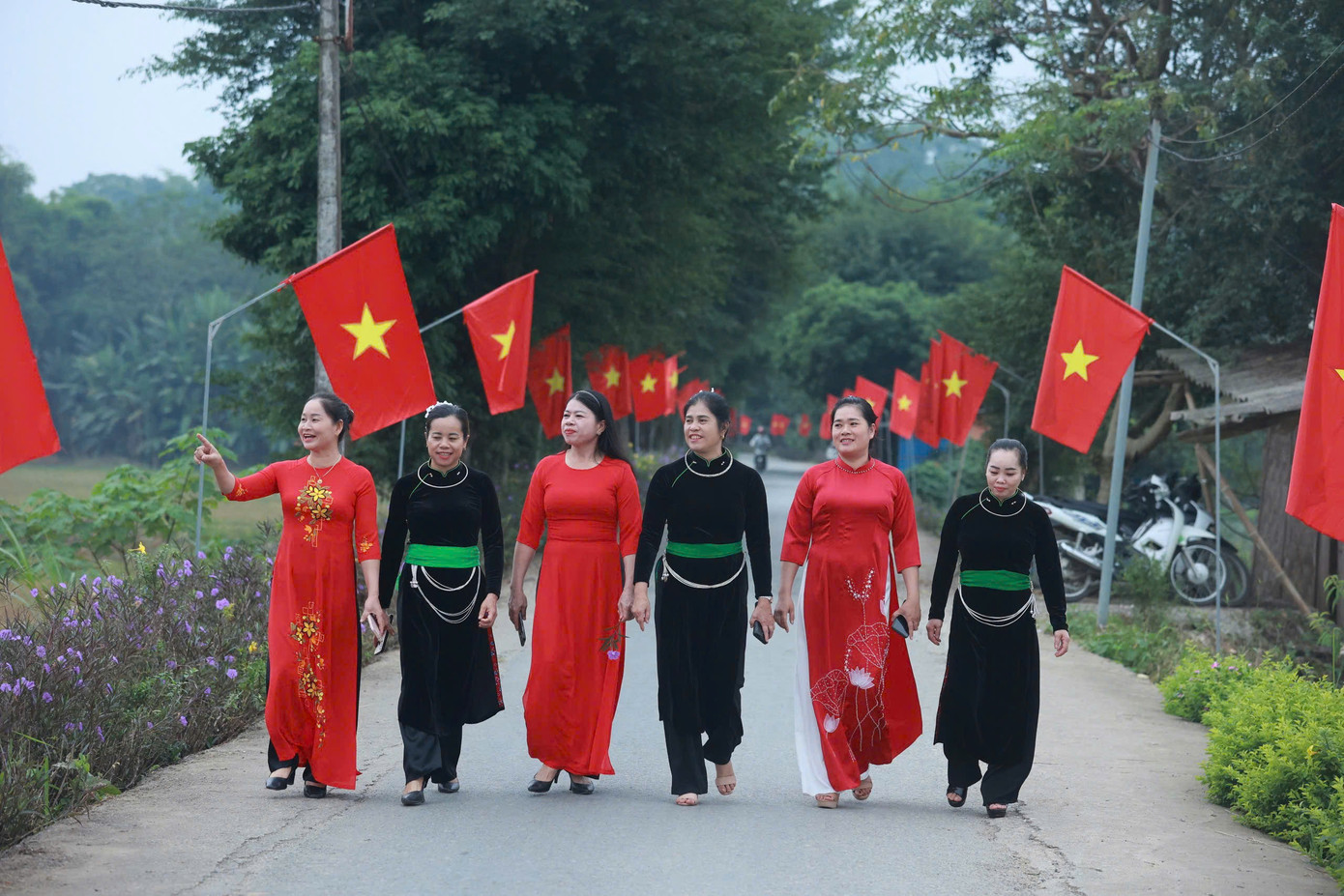 Nhiều ngõ, phố trở thành điểm check in của đông đảo người dân.