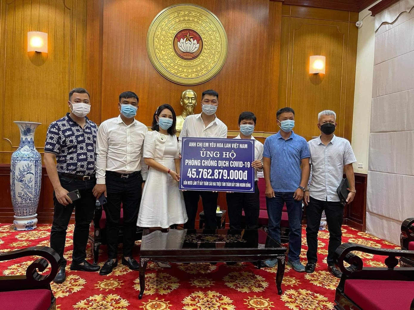 Hình ảnh những người yêu hoa lan trao gần 46 tỷ đồng cho Ủy ban T.Ư Mặt trận Tổ quốc Việt Nam ủng hộ phòng chống dịch COVID-19