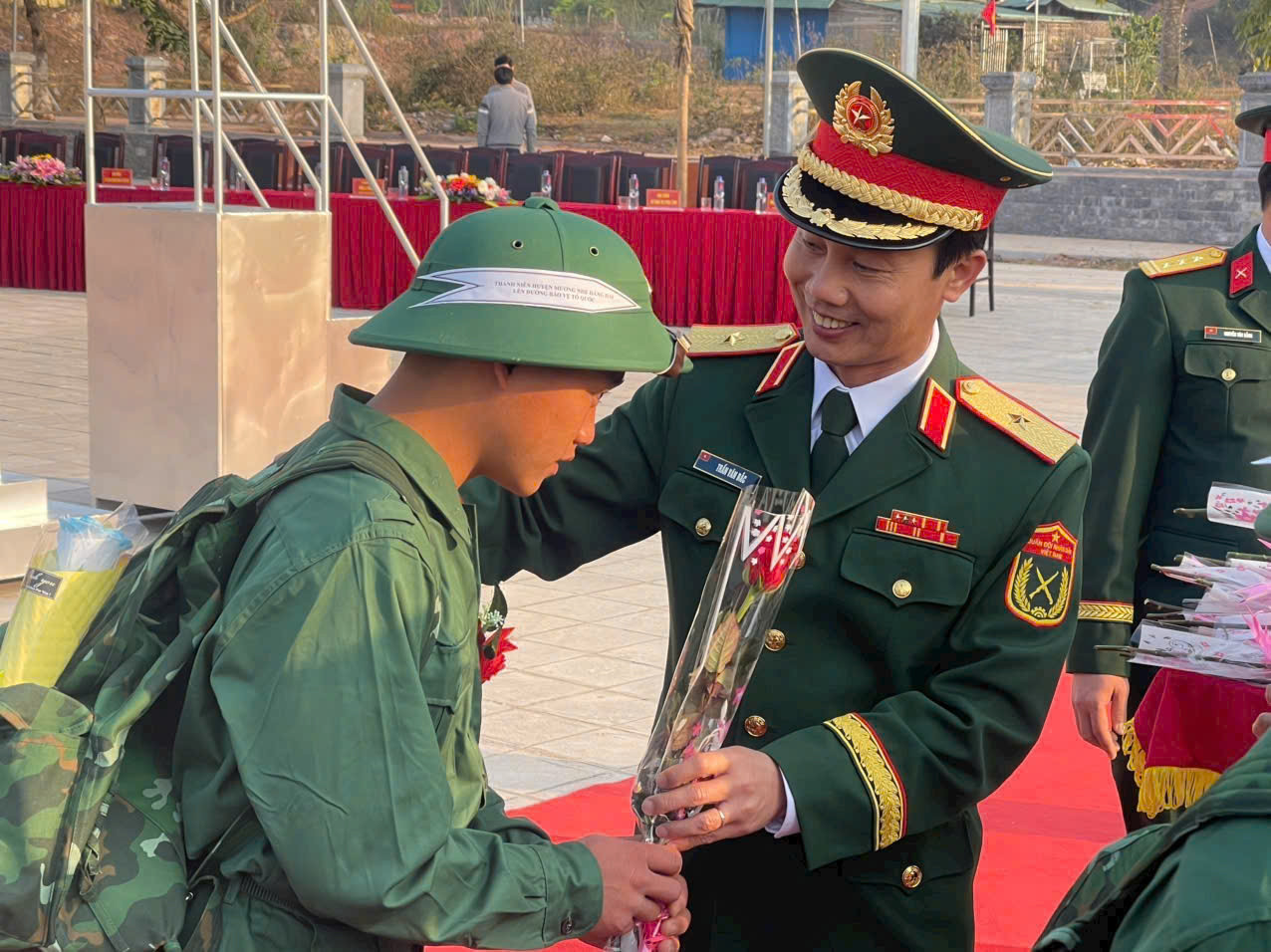 Thiếu tướng Trần Văn Bắc, Tư lệnh Quân khu 2 động viên tân binh tại Điện Biên Thiếu tướng Trần Văn Bắc, Tư lệnh Quân khu 2 động viên tân binh tại Điện Biên