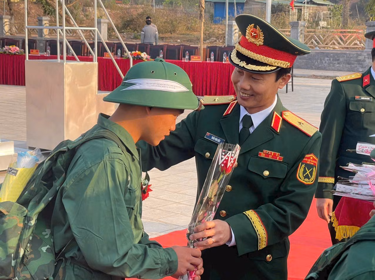 Thiếu tướng Trần Văn Bắc, Tư lệnh Quân khu 2 động viên tân binh tại Điện Biên Thiếu tướng Trần Văn Bắc, Tư lệnh Quân khu 2 động viên tân binh tại Điện Biên