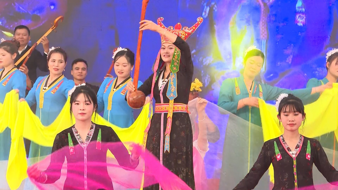 Năm 2025 là năm đầu tiên tỉnh Lai Châu tổ chức Lễ hội Then Kin Pang theo quy mô cấp tỉnh. Lễ hội là một hình thức tín ngưỡng dân gian truyền thống của dân tộc Thái thể hiện lòng biết ơn đối với trời đất, các vị thần linh, từ đó bày tỏ ước vọng về chỗ dựa tinh thần, tạo dựng niềm tin để vượt qua những khó khăn, trở ngại trong cuộc sống, mong muốn bản làng no ấm, khỏe mạnh, mùa màng bội thu...