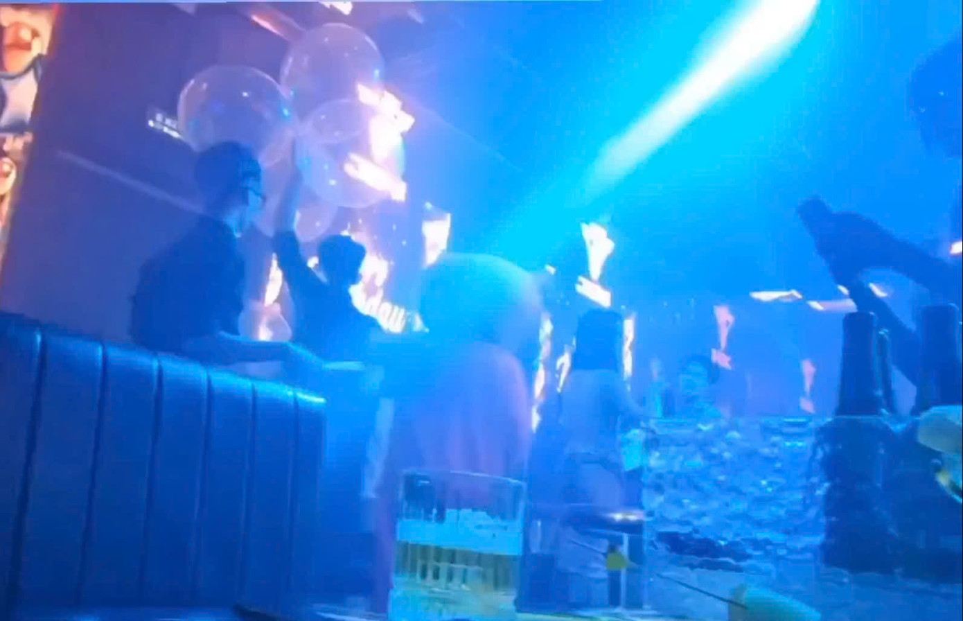 Quán Xclub bị rút giấy phép vì nhiều lần vi phạm các quy định. Ảnh chụp ngày 13/5 Quán Xclub bị rút giấy phép vì nhiều lần vi phạm các quy định. Ảnh chụp ngày 13/5