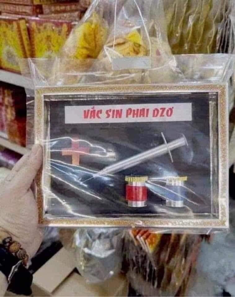 Trên mạng xã hội làn truyền hình ảnh hộp vàng mã "vắc sin phai dzơ" khiến nhiều người xôn xao.