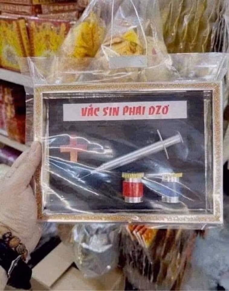 Trên mạng xã hội làn truyền hình ảnh hộp vàng mã "vắc sin phai dzơ" khiến nhiều người xôn xao.