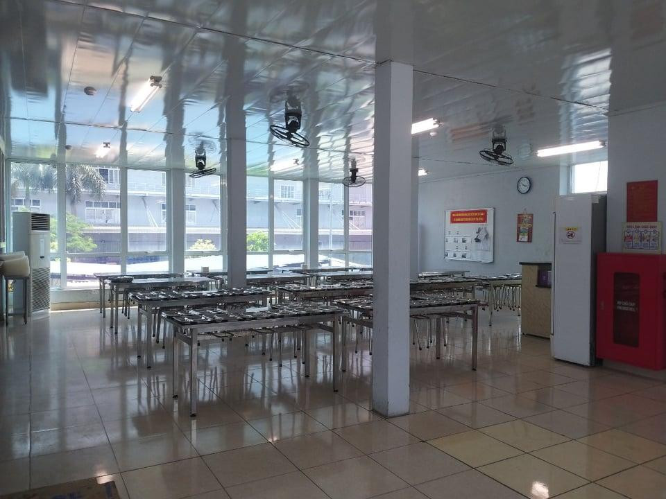 Tỉnh Bắc Ninh chỉ đạo các đơn vị khẩn trương hoàn thiện Quy chế phối hợp tạm thời quản lý người lao động và người nước ngoài ở tạm trong các doanh nghiệp/nhà máy vừa để cách ly, vừa tham gia sản xuất để phòng chống dịch Covid – 19 trên địa bàn tỉnh. Hướng dẫn tạm thời lưu trú tập trung cho người lao động tại doanh nghiệp trong điều kiện phòng, chống dịch tại doanh nghiệp trong điều kiện phòng, chống dịch Covid – 19.