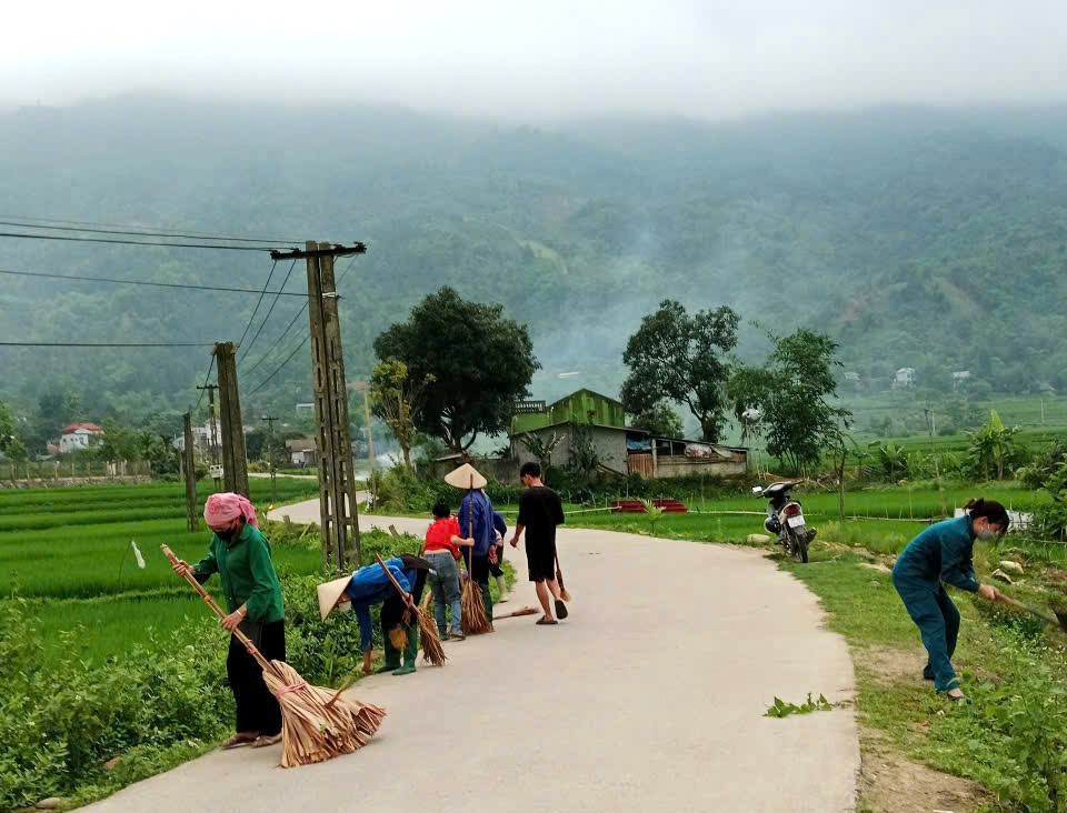 Người dân tổ chức quét dọn ngõ phố, trước các cổng trường, công sở để chuẩn bị đón ngày lễ trọng đại của đất nước.