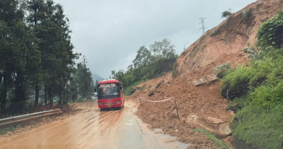 Điểm sạt lở trên QL4D từ xã Cốc San - xã Tả Phìn (tỉnh Lào Cai)