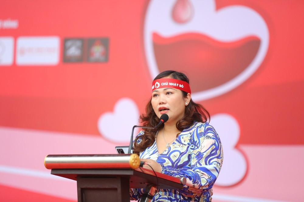 Bà Vũ Thị Hằng – Giám đốc Truyền thông BAC A BANK, đại diện Quỹ Vì Tầm Vóc Việt