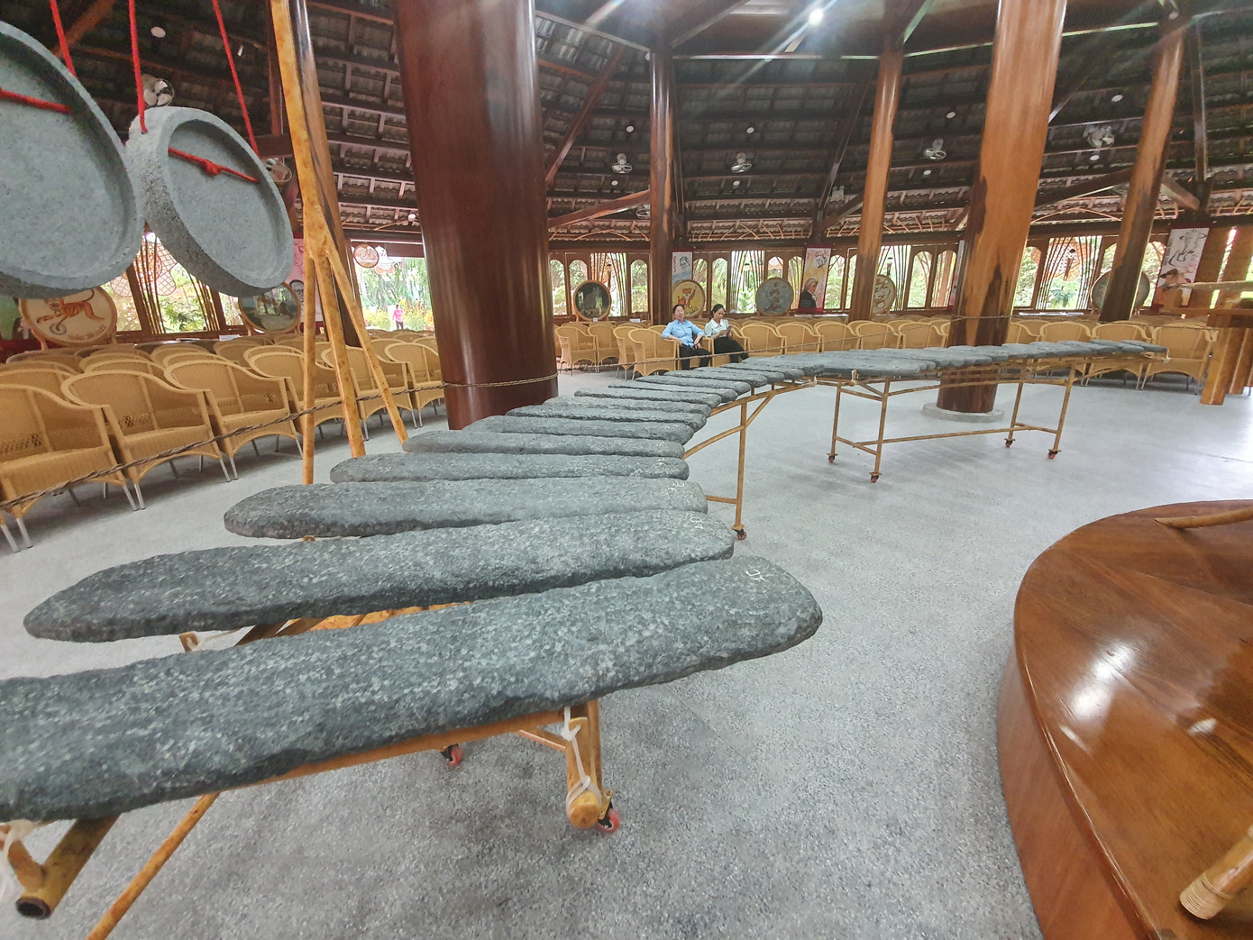 Đàn đá được trưng bày tại thành phố Nha Trang (Khánh Hòa).