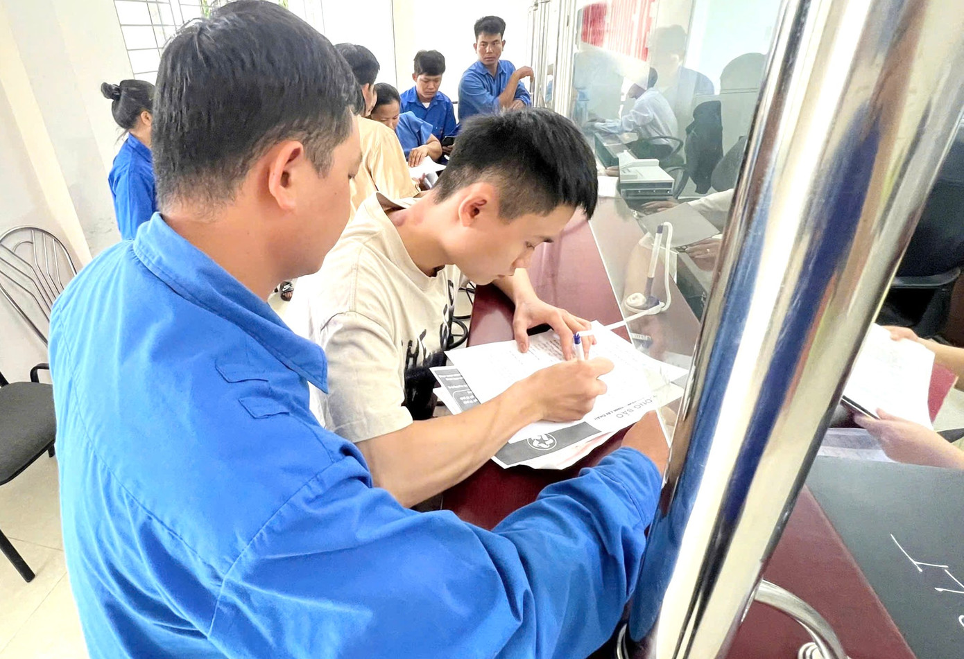 Trong ngày 7/7, các đội hình thanh niên đã hỗ trợ hơn 1.000 lượt người dân tỉnh Lai Châu đến thực hiện các thủ tục hành chính.