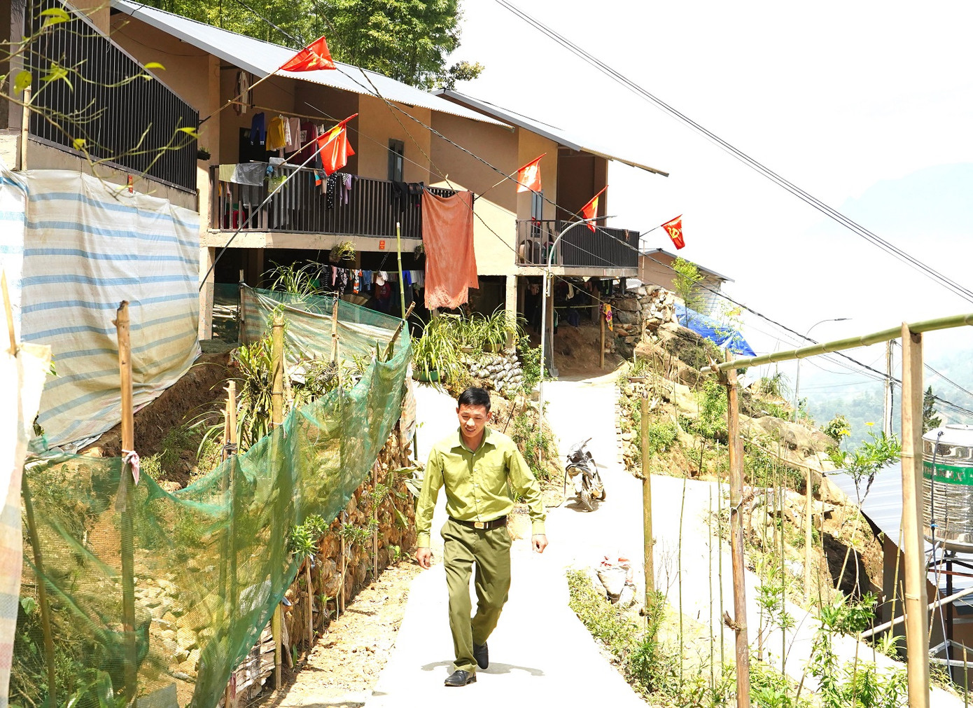 Phong trào xóa nhà tạm, nhà dột nát đã lan tỏa rộng rãi trong xã hội. Phong trào xóa nhà tạm, nhà dột nát đã lan tỏa rộng rãi trong xã hội.