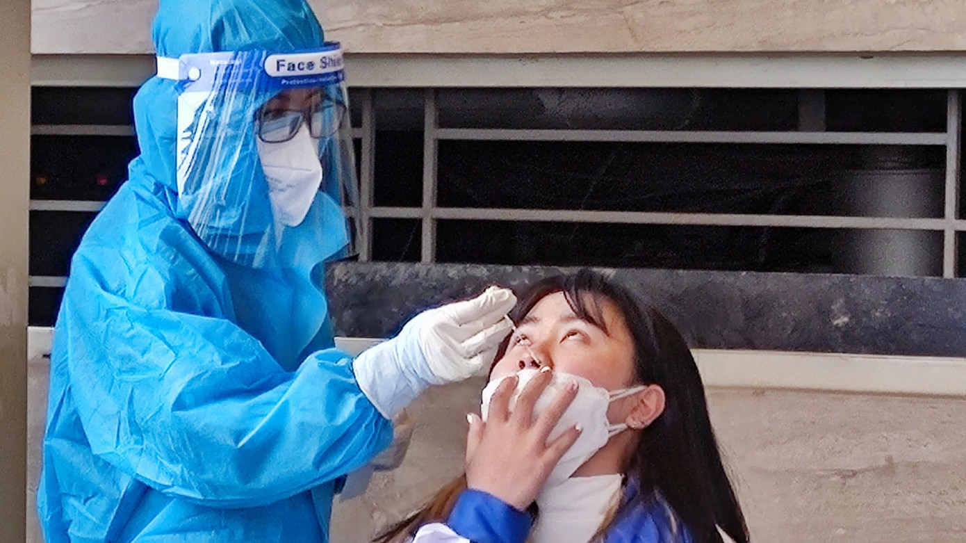 Tại Hà Nội, số ca F0 trong cộng đồng tăng nhanh sau Tết, nhu cầu tự test nhanh tại nhà của người dân lớn Tại Hà Nội, số ca F0 trong cộng đồng tăng nhanh sau Tết, nhu cầu tự test nhanh tại nhà của người dân lớn