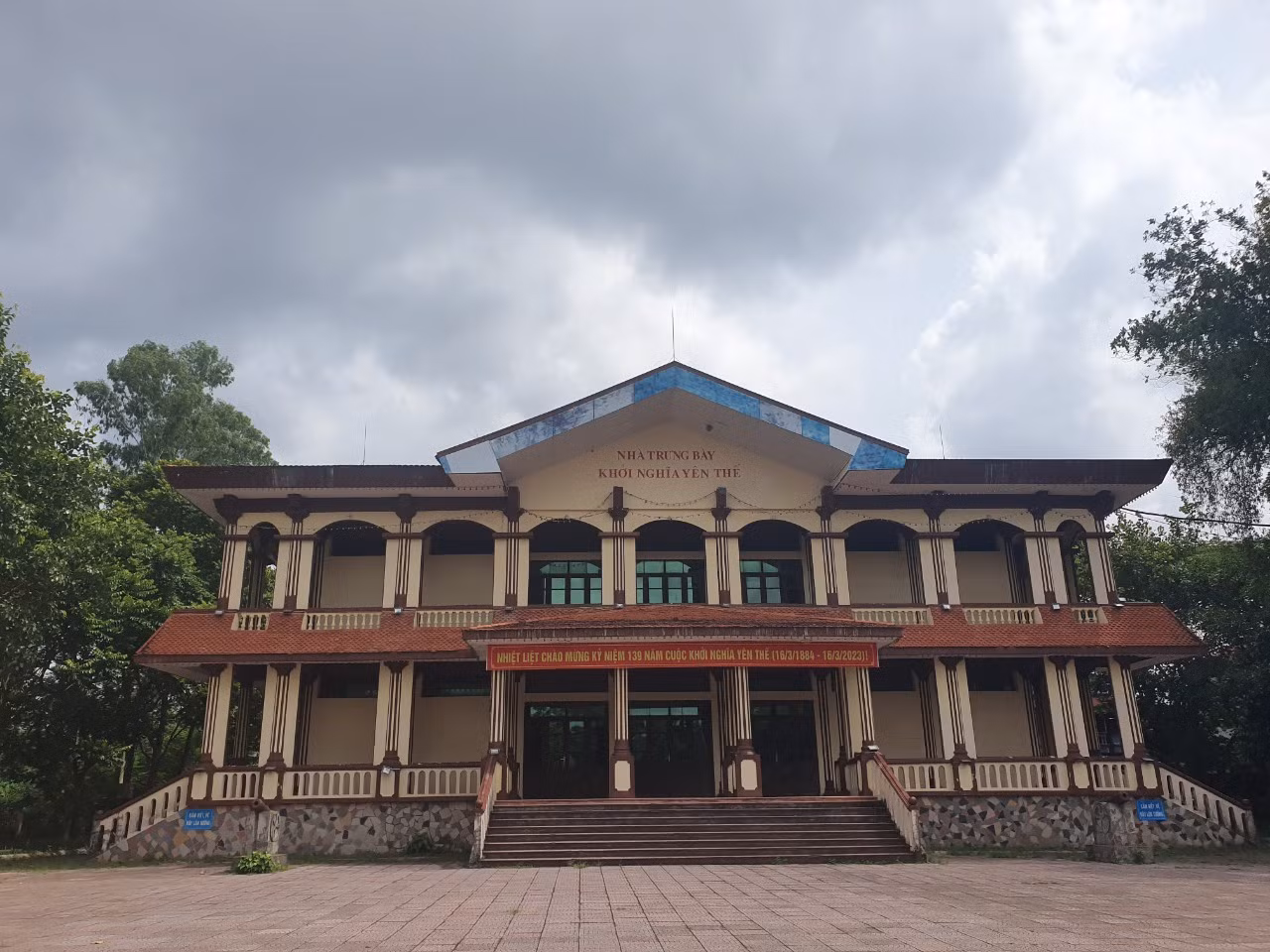 Nhà trưng bày khởi nghĩa Yên Thế với những hình ảnh, hiện vật của cuộc khởi nghĩa.