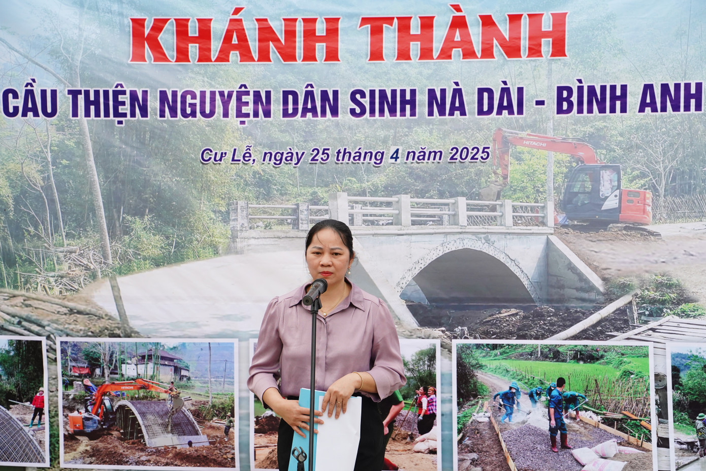 Bà Phạm Thị Thanh, quyền Chủ tịch UBND xã Cư Lễ (trong ảnh) đánh giá: Cây cầu là kết quả của sự chung sức, đồng lòng và là minh chứng cho tinh thần “lá lành đùm lá rách”, là biểu tượng của sự gắn kết, sẻ chia giữa những tấm lòng nhân ái với người dân vùng sâu, vùng xa. Đây là động lực để người dân thôn Nà Dài, xã Cư Lễ tiếp tục nỗ lực vươn lên, phát triển kinh tế, nâng cao đời sống vật chất, tinh thần, giúp quê hương ngày một đổi mới, khởi sắc hơn.