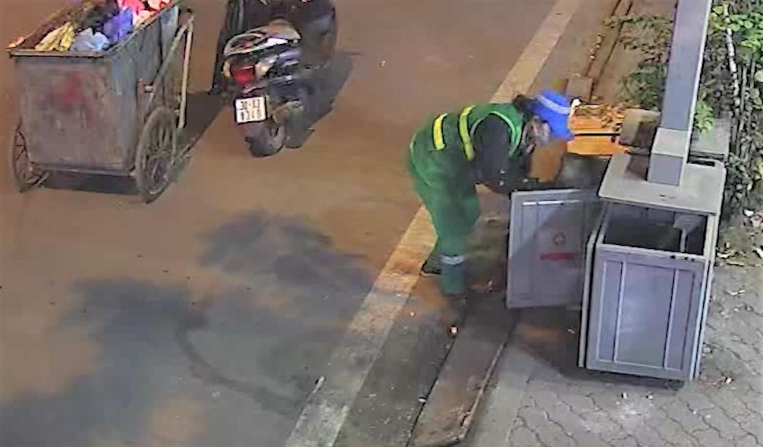 Tại quận Đống Đa, công ty TNHH Một thành viên Môi trường Đô thị Hà Nội (URENCO 4) là đơn vị thực hiện nhiệm vụ thu gom rác.