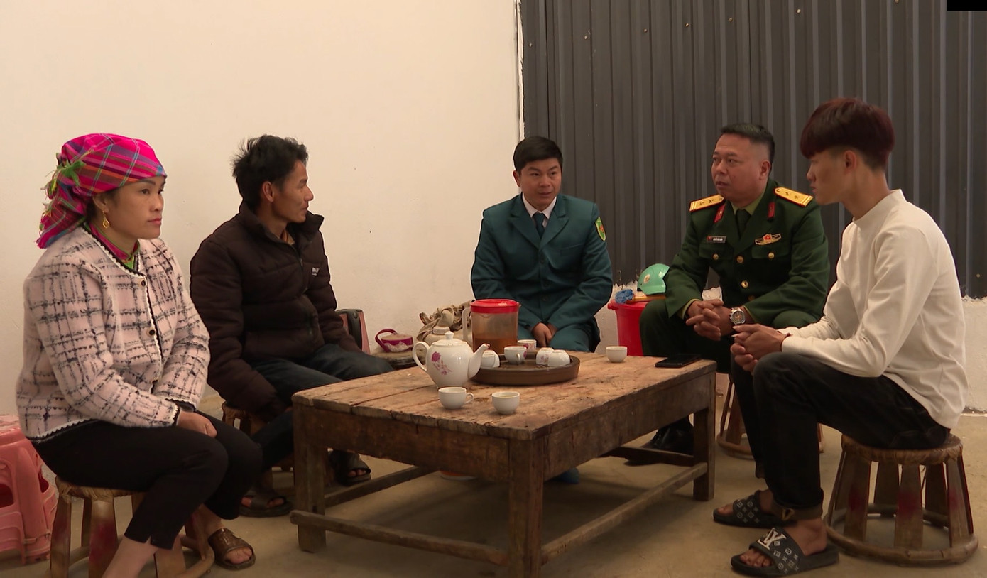 Gần 30 lá đơn tình nguyện nhập ngũ trên tổng số 42 tân binh thực hiện nghĩa vụ quân sự năm 2025 tại thành phố Lai Châu. Gần 30 lá đơn tình nguyện nhập ngũ trên tổng số 42 tân binh thực hiện nghĩa vụ quân sự năm 2025 tại thành phố Lai Châu.