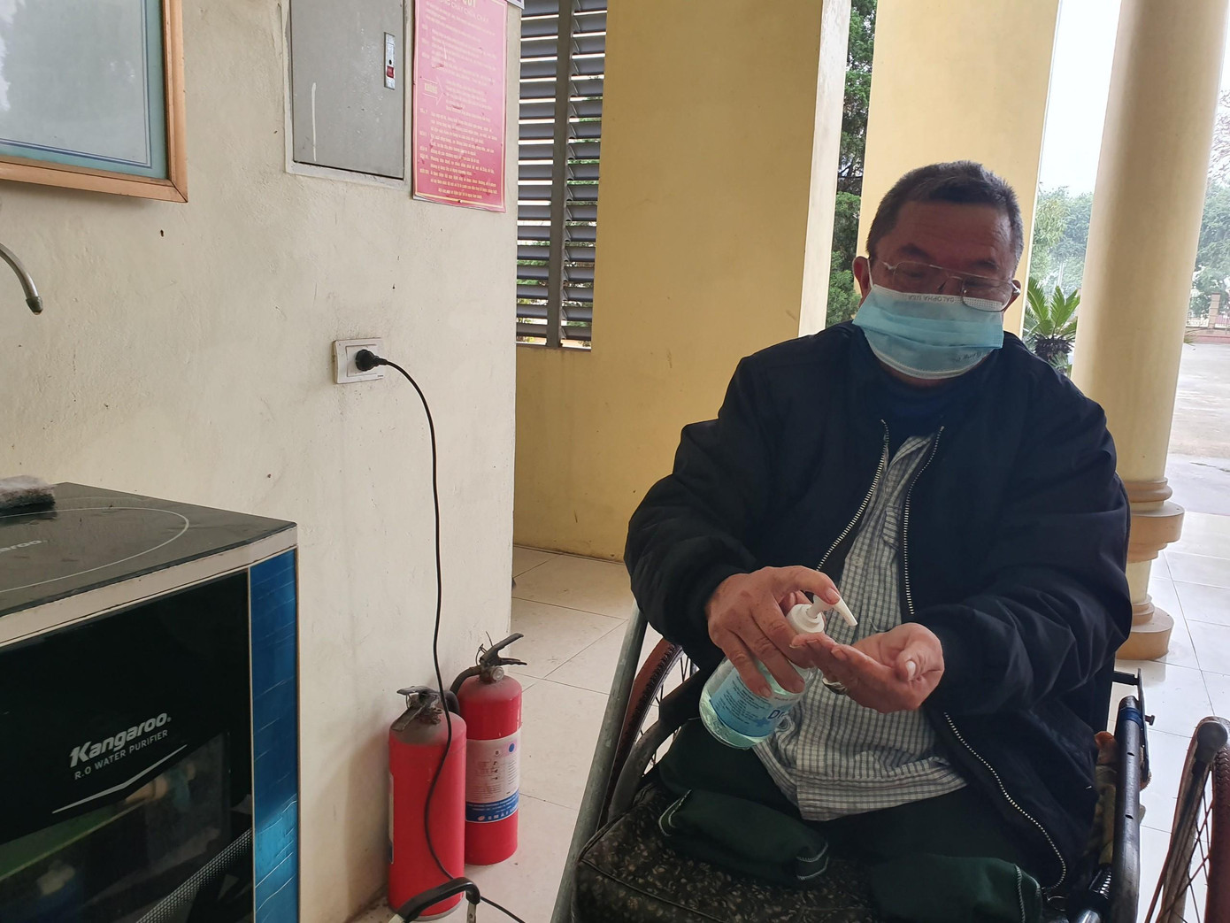 Đoàn công tác báo Tiền Phong, Ngân hàng BIDV đã đến thăm và tặng 130 suất quà (trị giá 65 triệu đồng) cho 3 trung tâm điều dưỡng thương, bệnh binh tại Duy Tiên, Kim Bảng và Thanh Liêm (Hà Nam). Từ rất sớm, các thương bệnh binh đã đến hội trường để đón đoàn. Đoàn công tác báo Tiền Phong, Ngân hàng BIDV đã đến thăm và tặng 130 suất quà (trị giá 65 triệu đồng) cho 3 trung tâm điều dưỡng thương, bệnh binh tại Duy Tiên, Kim Bảng và Thanh Liêm (Hà Nam). Từ rất sớm, các thương bệnh binh đã đến hội trường để đón đoàn.