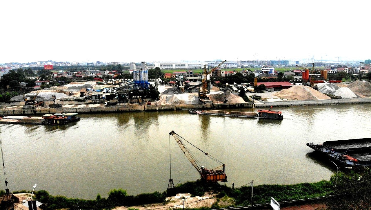 Bến bãi hết phép, trạm trộn bê tông trên khu vực sông Cầu Bến bãi hết phép, trạm trộn bê tông trên khu vực sông Cầu