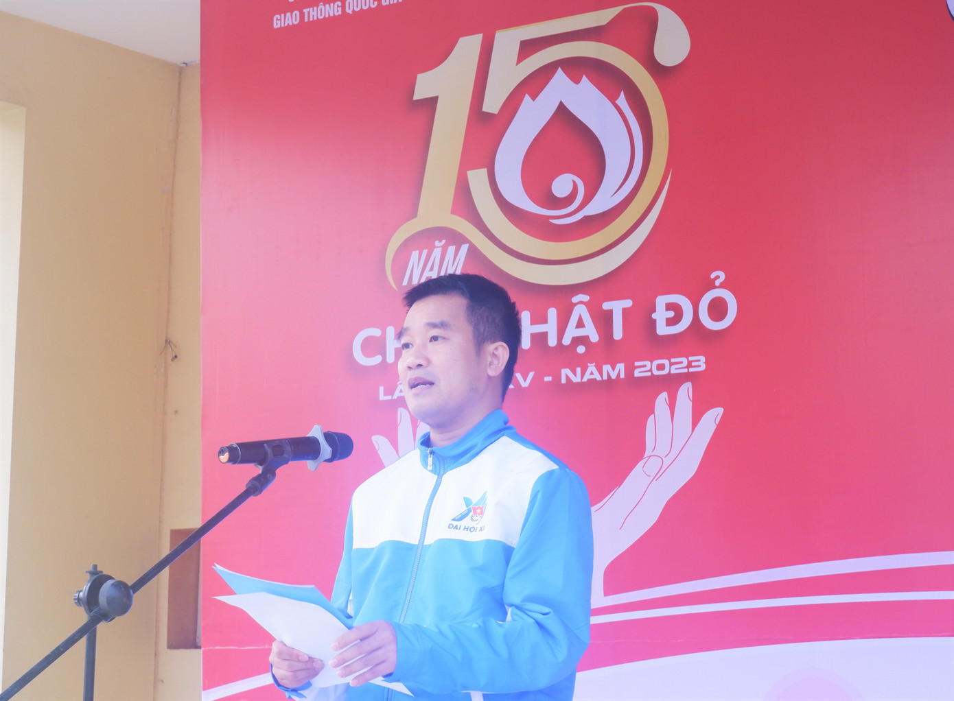 Anh Nguyễn Duy Tư - Phó Bí thư Tỉnh Đoàn Hòa Bình cho biết: “Với truyền thống &apos;tương thân tương ái&apos;, &apos;thương người như thể thương thân&apos;, tuổi trẻ Việt Nam nói chung và tuổi trẻ tỉnh Hòa Bình nói riêng đã có nhiều phong trào, hoạt động thể hiện tinh thần xung kích vì sức khỏe của cộng đồng, trong đó có hoạt động hiến máu. Nhiều câu lạc bộ hiến máu đã được thành lập và duy trì với mong muốn góp sức nhỏ bé của mình để cứu sống người bệnh”.