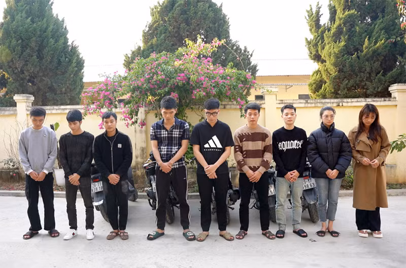 9 đối tượng liên quan đến đường dây lừa đảo qua không gian mạng. Ảnh Công an tỉnh Điện Biên 9 đối tượng liên quan đến đường dây lừa đảo qua không gian mạng. Ảnh Công an tỉnh Điện Biên
