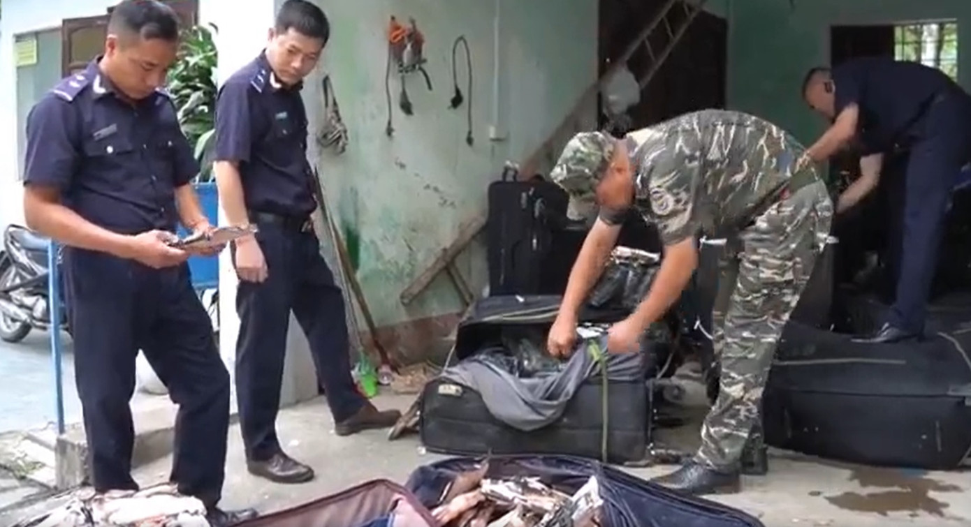 Tổ công tác thuộc Hải quan Cửa khẩu Quốc tế Lào Cai chủ trì phối hợp với Trạm Biên phòng Cửa khẩu Quốc tế Lào Cai thu giữ 2,5 tấn thực phẩm đông lạnh nhập lậu.