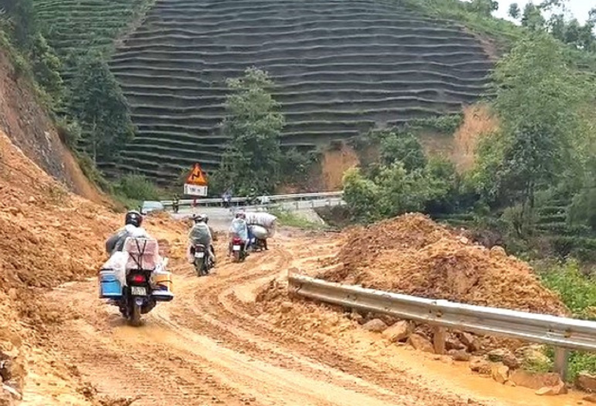 Đến gần trưa tuyến đường cơ bản đã thông.