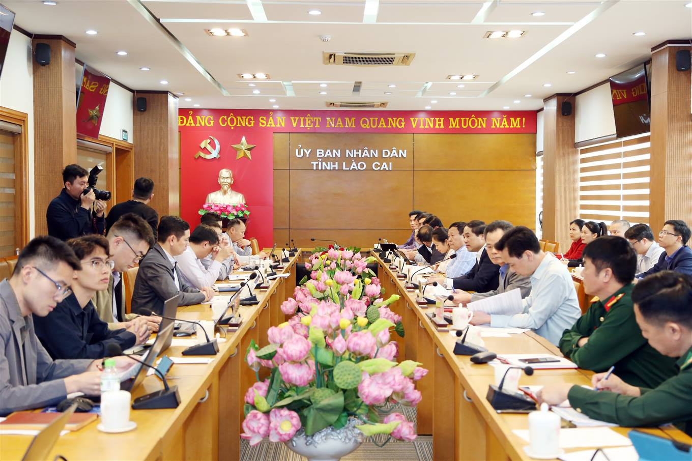 Quang cảnh buổi làm việc. Ảnh: Linh Vũ.