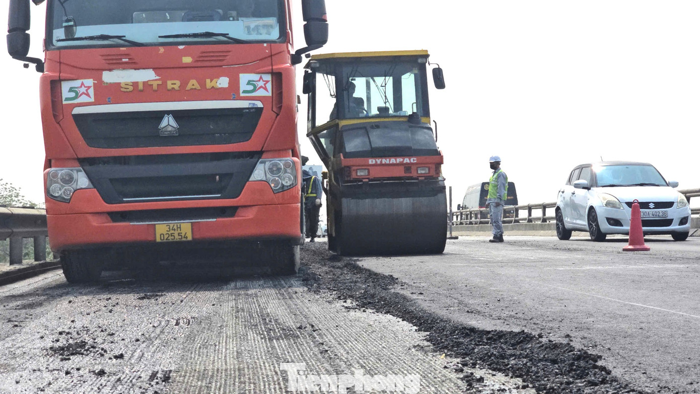 Sau đó rải lại lớp bê tông nhựa mới Sau đó rải lại lớp bê tông nhựa mới