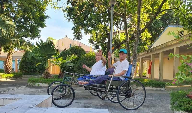 Trung tâm Điều dưỡng thương binh Thuận Thành (Bắc Ninh) đang nuôi dưỡng, chăm sóc và điều trị cho 94 thương, bệnh binh nặng. Vừa qua, Trung tâm nằm ở trong vùng tâm dịch COVID-19 của Bắc Ninh nhưng nhờ công tác phòng dịch tốt nên các thương binh nặng tại đây vẫn được an toàn, mạnh khoẻ.