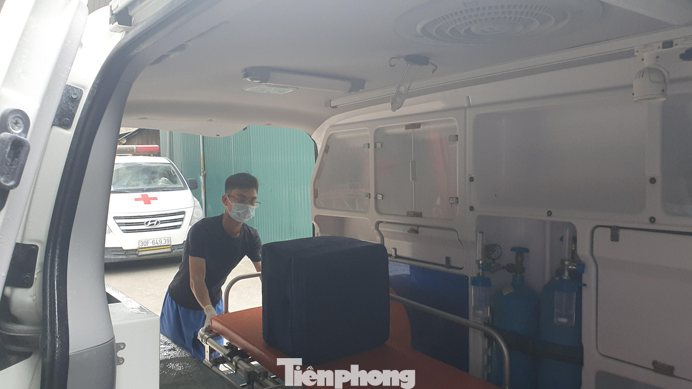 Anh em lái xe muốn xung phong vào đội hỗ trợ phải viết đơn lên công ty báo cáo chính quyền địa phương được đồng ý mới tham gia. Ngoài khỏe mạnh (độ tuổi từ 27-38), lái xe được tuyển chọn vào đội phải có kinh nghiệm và đã được trang bị kỹ năng phòng dịch.