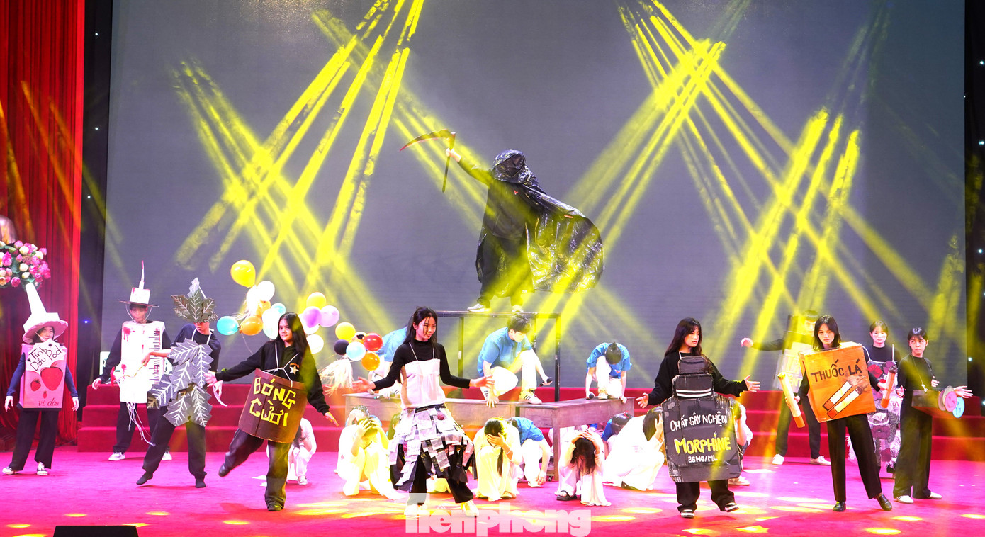 Phần thi Chào hỏi của Trường PTDTNT THPT tỉnh Hoà Bình