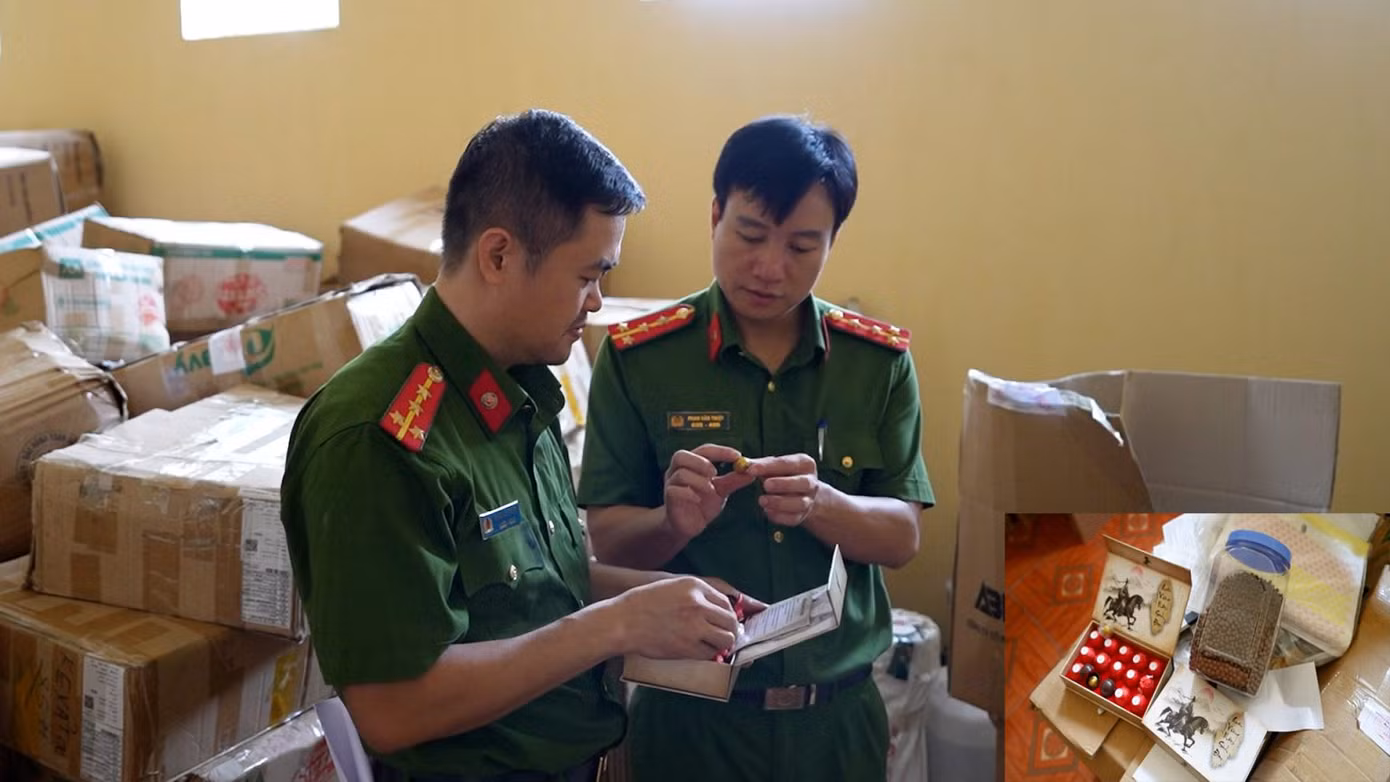 Phòng Cảnh sát kinh tế Công an tỉnh Yên Bái kiểm tra số hàng hóa bị thu giữ