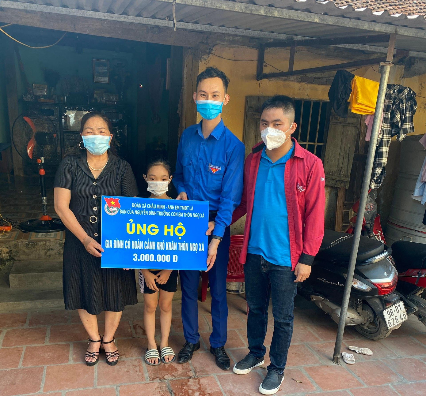 Những ngày qua, Đoàn Thanh niên tỉnh Bắc Giang đã tích cực vận động nguồn lực, trao tặng nhiều phần quà cho trẻ em đang thực hiện cách ly, trẻ em có hoàn cảnh khó khăn, trẻ mồ côi trên địa bàn tỉnh.