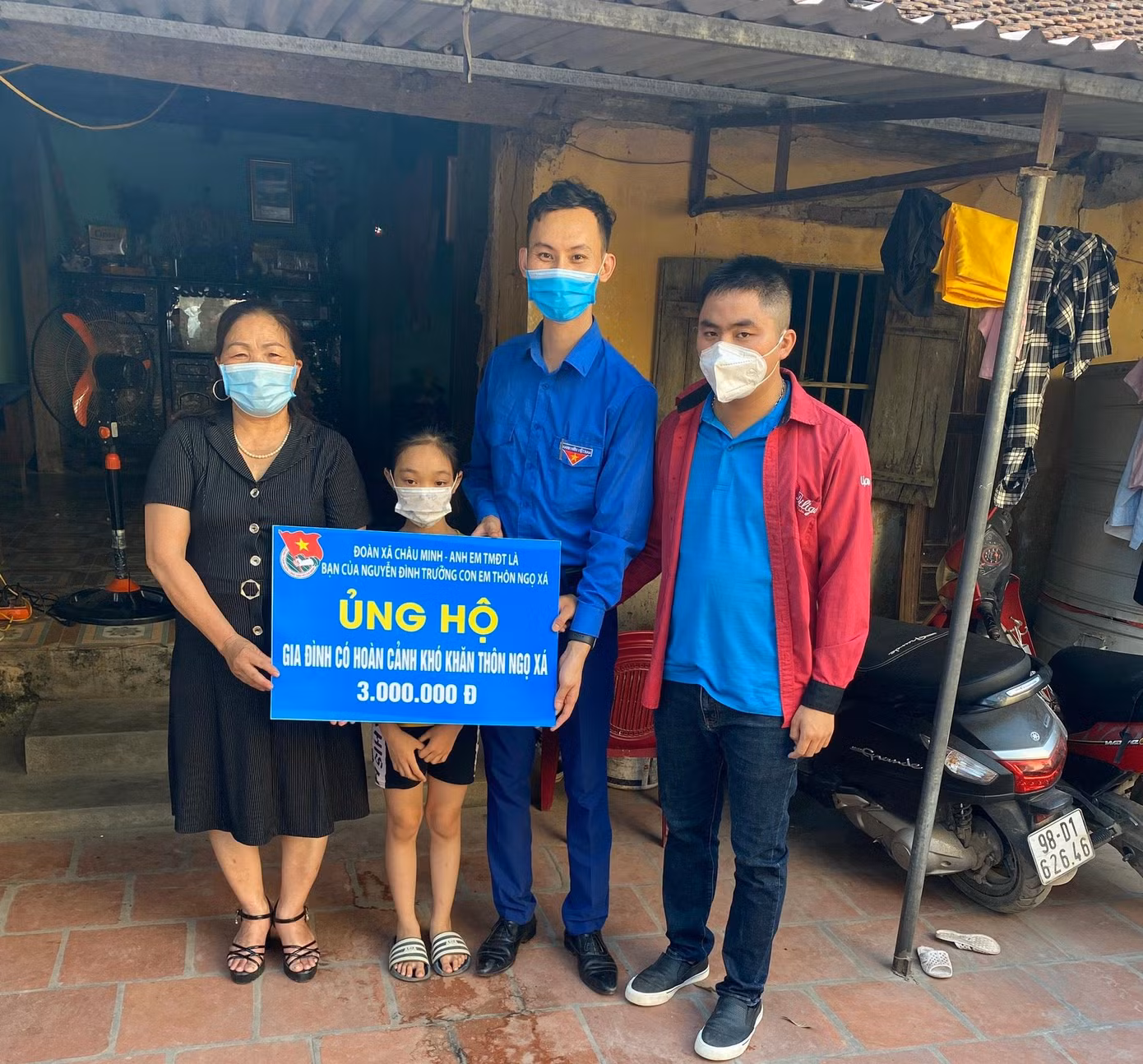 Những ngày qua, Đoàn Thanh niên tỉnh Bắc Giang đã tích cực vận động nguồn lực, trao tặng nhiều phần quà cho trẻ em đang thực hiện cách ly, trẻ em có hoàn cảnh khó khăn, trẻ mồ côi trên địa bàn tỉnh.
