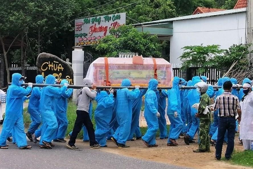 Lễ tang trong vùng dịch phải được tổ chức đúng theo quy định, đảm bảo an toàn phòng chống dịch. Ảnh minh họa. Lễ tang trong vùng dịch phải được tổ chức đúng theo quy định, đảm bảo an toàn phòng chống dịch. Ảnh minh họa.