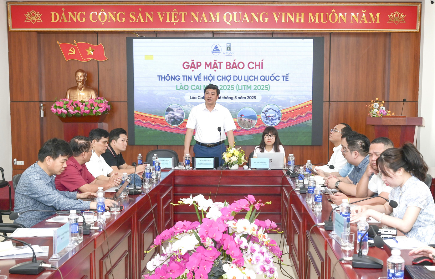 Ông Trần Sơn Bình - Phó Giám đốc Sở Văn hóa Thể thao và Du lịch tỉnh Lào Cai - cung cấp thông tin về kế hoạch phát triển du lịch tại địa phương.