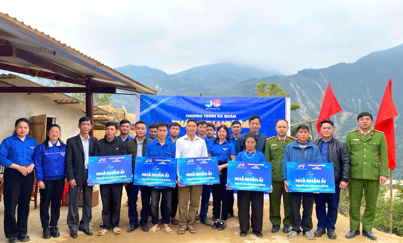 “Đoàn viên thanh niên trong huyện Bắc Hà tham gia hỗ trợ các gia đình đào móng, vận chuyển vật liệu… với khoảng 600 ngày công. Tính đến tháng 3/2025, Đoàn thanh niên huyện Bắc Hà đã chắp nối và hỗ trợ kinh phí cho 11 hộ gia đình bị ảnh hưởng bởi cơn bão số 3. Hiện đã bàn giao đưa vào sử dụng 8 nhà (mỗi nhà được hỗ trợ 100 triệu đồng)”, chị Linh thông tin.