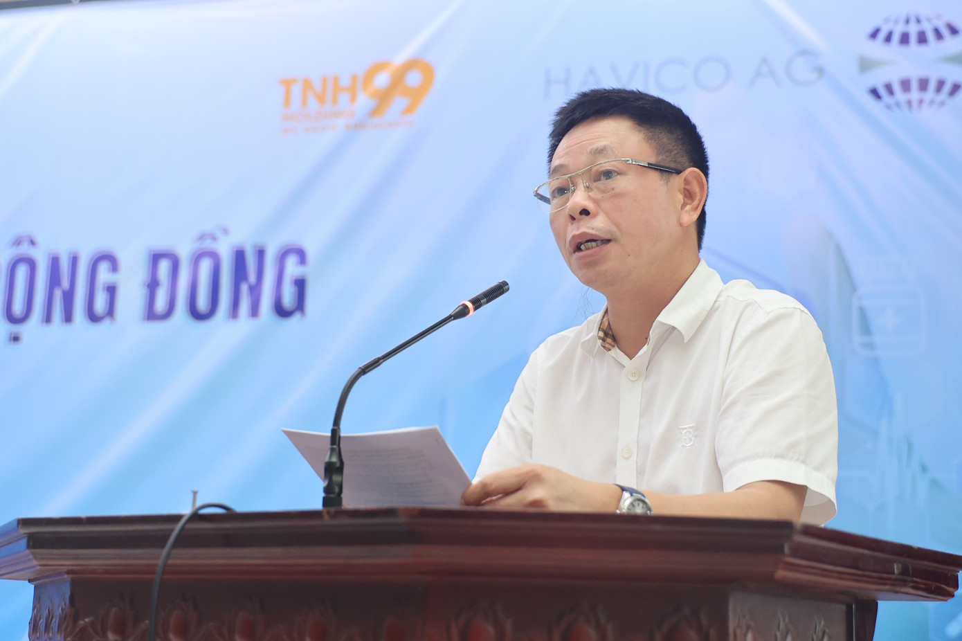 Nhà báo Phùng Công Sưởng, Tổng Biên tập Báo Tiền Phong, đại diện Ban Tổ chức chương trình phát biểu