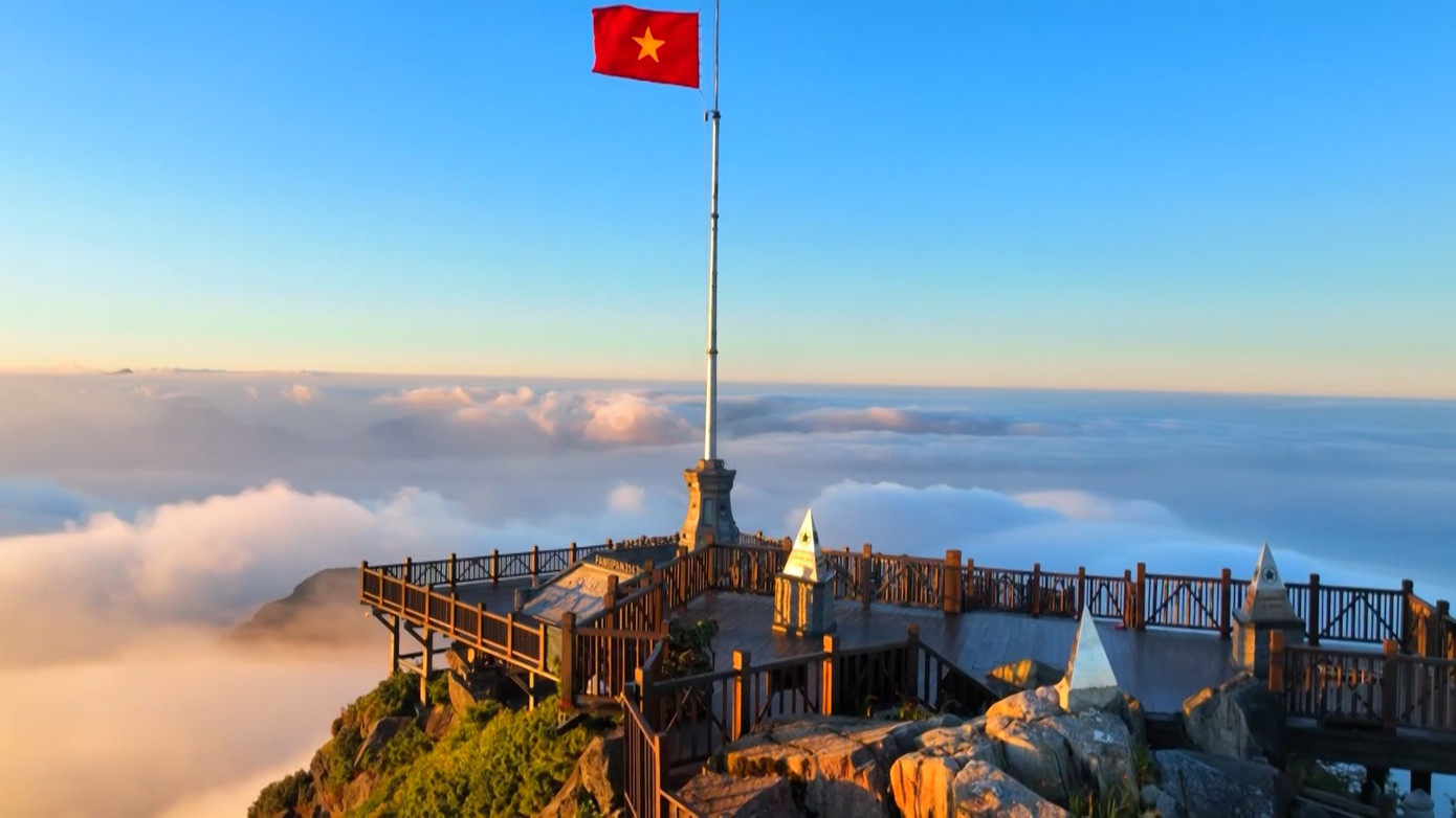 Lào Cai trở thành một điểm đến du lịch mới với không gian rộng lớn, kết hợp giữa cảnh quan thiên nhiên hùng vĩ và kho tàng văn hóa của 29 nhóm dân tộc. Ảnh: Đỉnh Fansipan