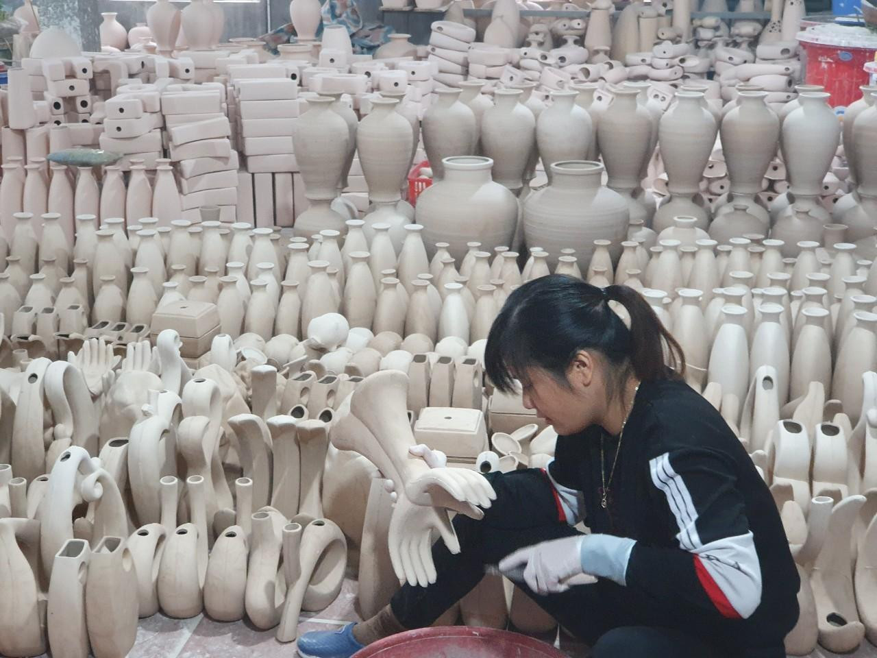 Cắt gọt và khắc sản phẩm gốm Cắt gọt và khắc sản phẩm gốm