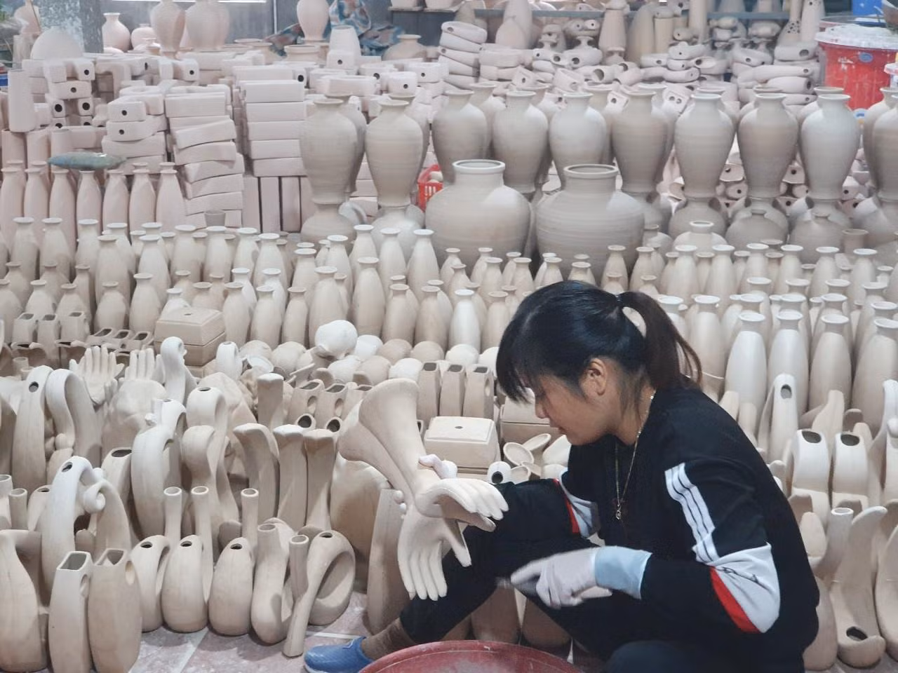 Cắt gọt và khắc sản phẩm gốm