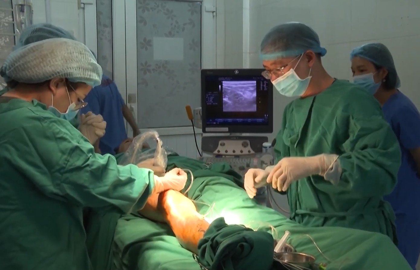 Lào Cai sẽ đưa hàng trăm cán bộ y tế làm việc luân phiên hỗ trợ tuyến dưới.