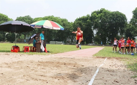 Thi đấu nhảy xa tại Hội khỏe Phù Đổng. Ảnh BTC Thi đấu nhảy xa tại Hội khỏe Phù Đổng. Ảnh BTC