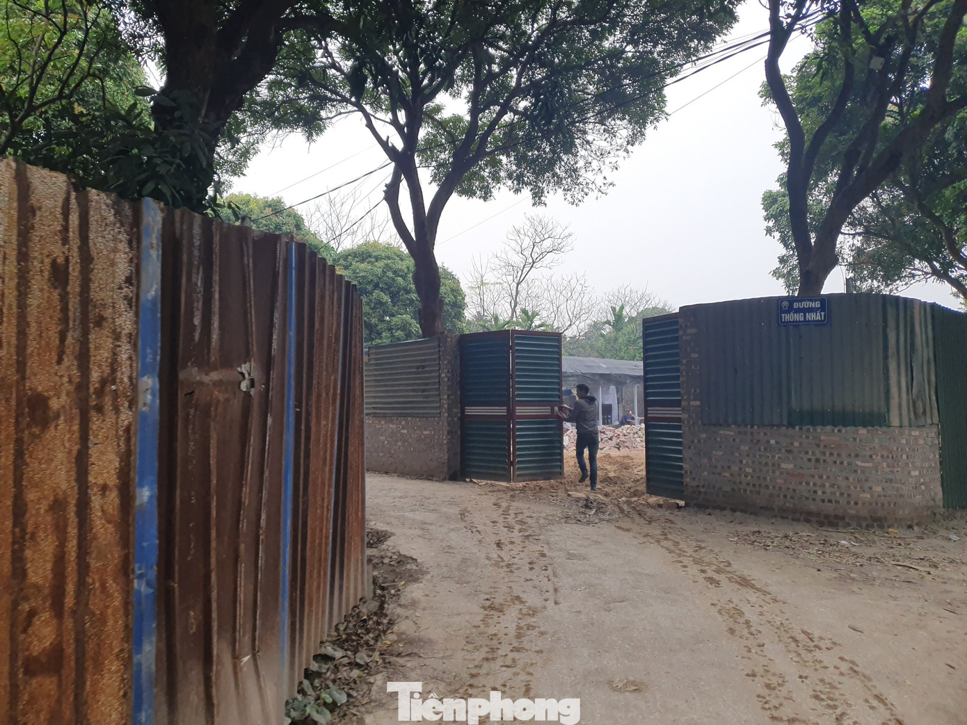 Nhiều khu cũng được quảng cáo là những nơi cắm trại, nghỉ ngơi, giải trí trên đất bãi sông Hồng như Bản KaTo, Đồng Cam, Sweet Garden, Đảo chuối Island, Vườn của Mỵ... Nhiều khu cũng được quảng cáo là những nơi cắm trại, nghỉ ngơi, giải trí trên đất bãi sông Hồng như Bản KaTo, Đồng Cam, Sweet Garden, Đảo chuối Island, Vườn của Mỵ...