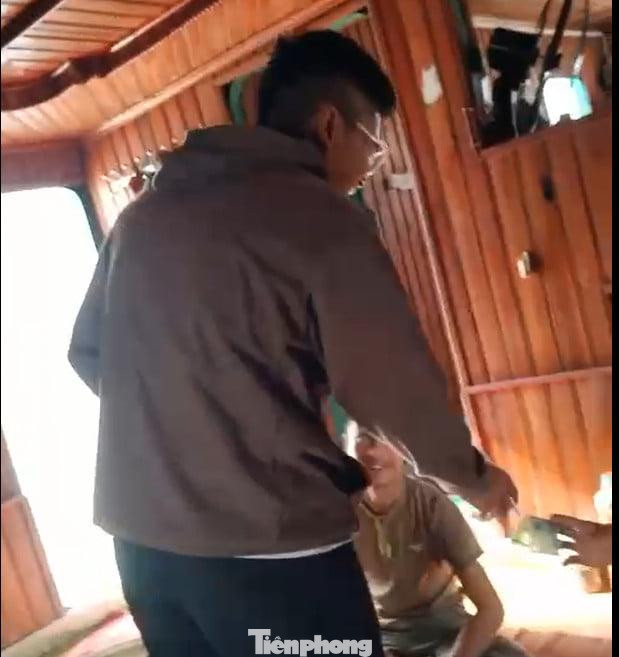 Giám đốc Cảng vụ Khu vực II đã ký quyết định đình chỉ nhóm Cảng vụ viên “làm luật” trên sông